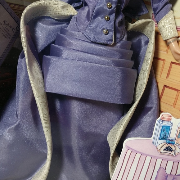 Vintage Avon 1997 Barbie Avon Representative Doll - Picture 9 of 12